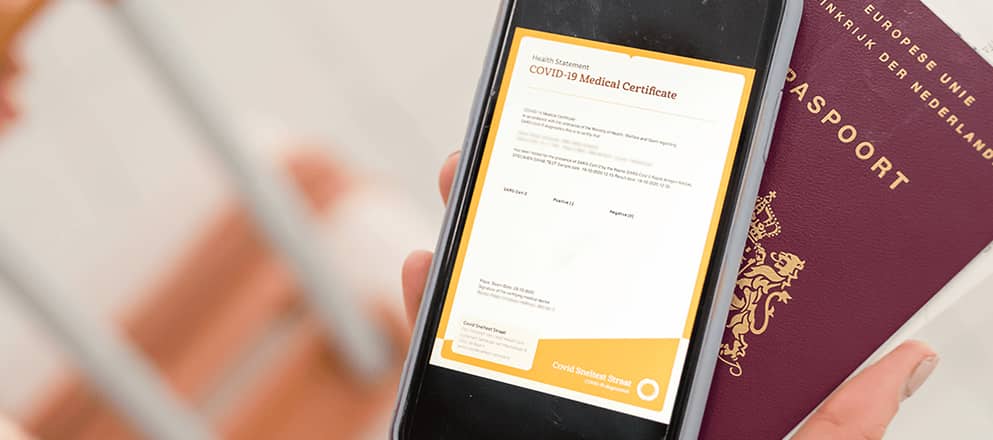 Reiscertificaat corona op telefoon