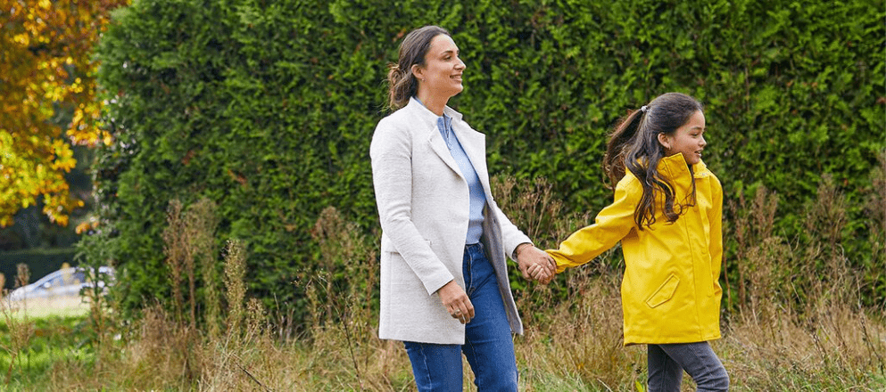 Vrouw lachend met haar dochter