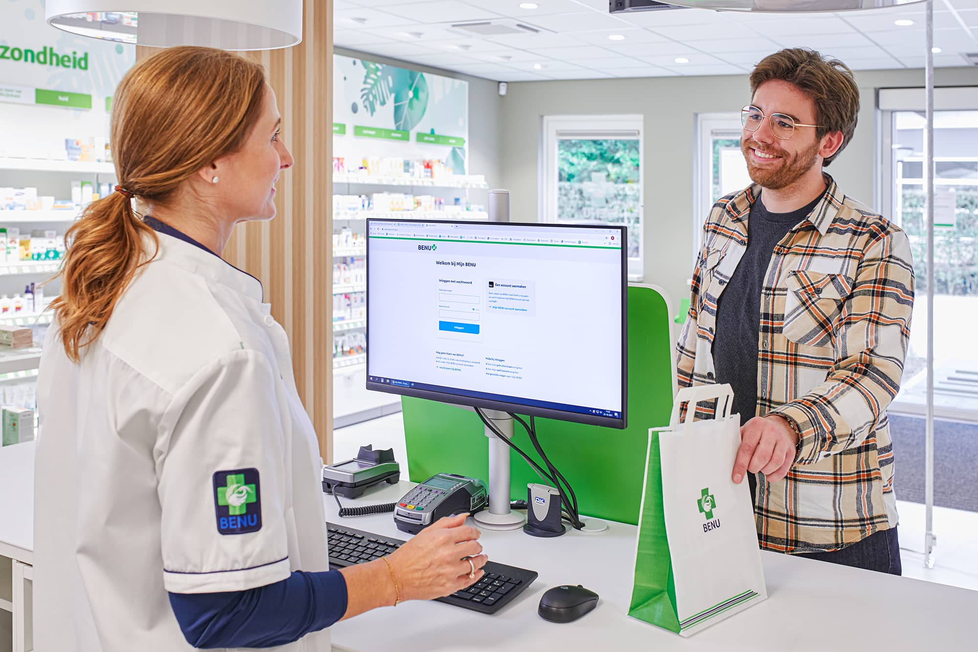 BENU Apotheek - klant aan balie 3
