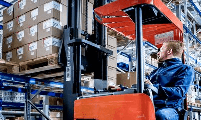 Intern transport met heftruck Intern transport met heftruck