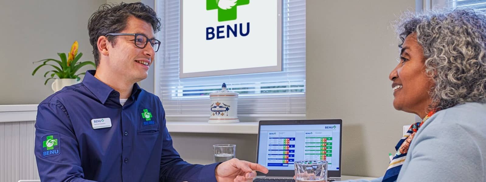 Apotheker in gesprek over BENU Gezondheidscheck