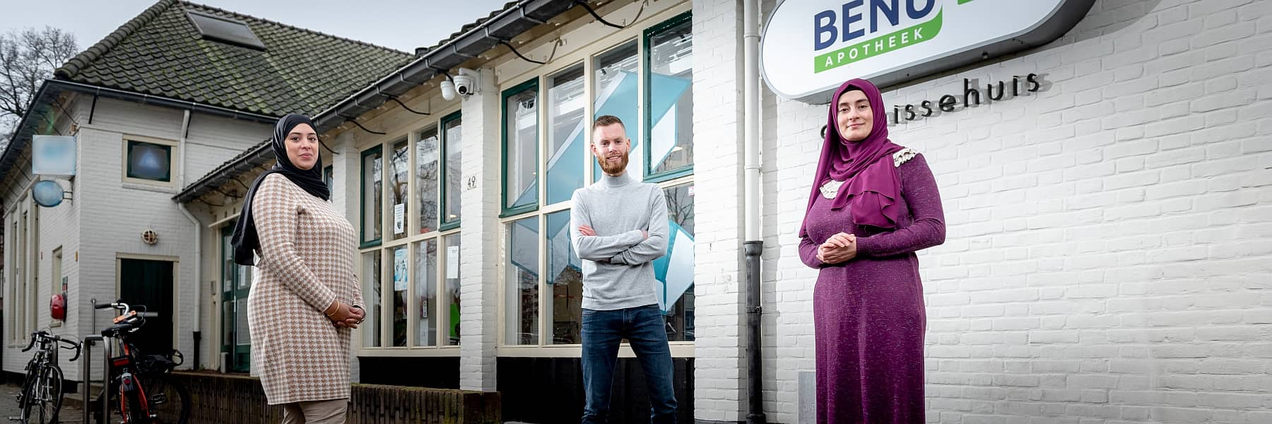 Apothekers in Rotterdam-Zuid voor het Carnissehuis